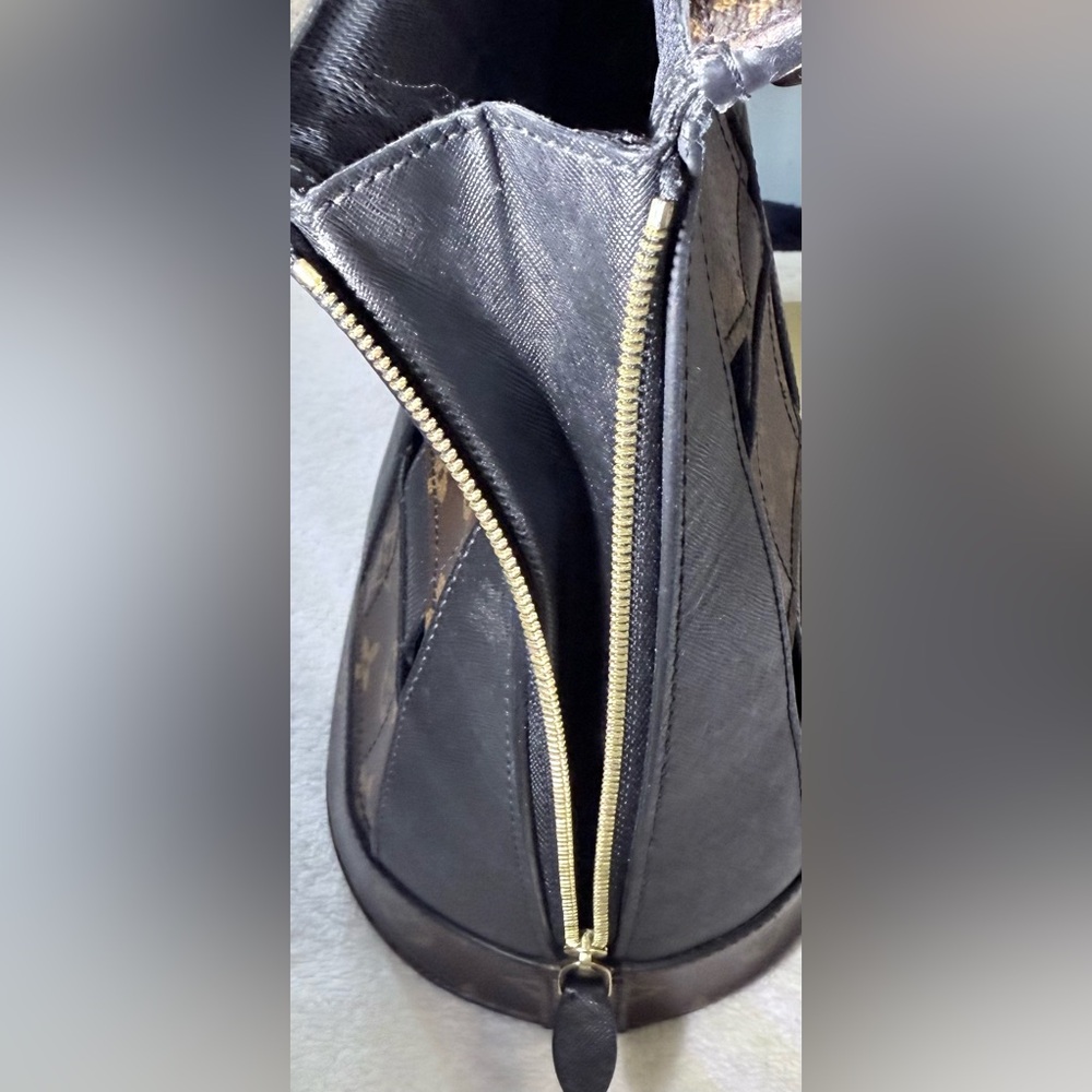 Louis Vuitton Tressage Tote - Picture 11 of 13